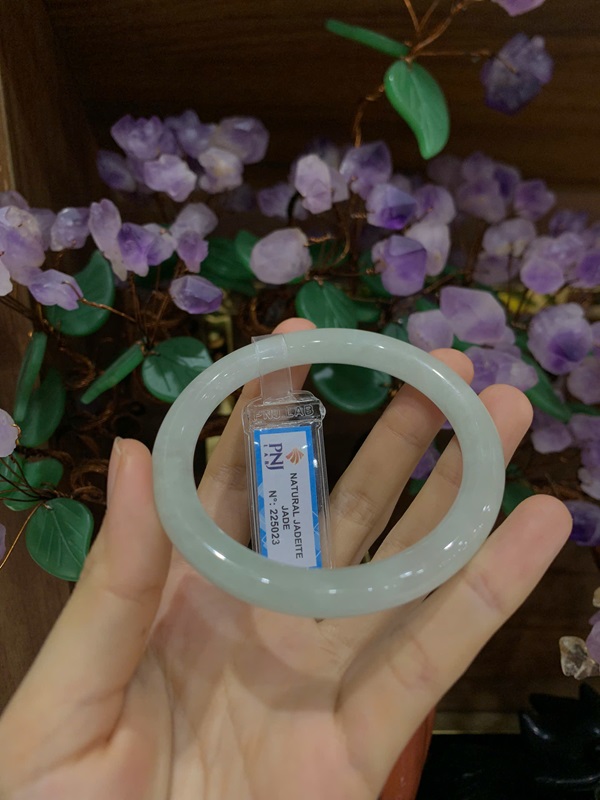 Vòng liền bản đũa ngọc phỉ thuý 57,58ly (kèm giấy kiểm đinh PNJ)