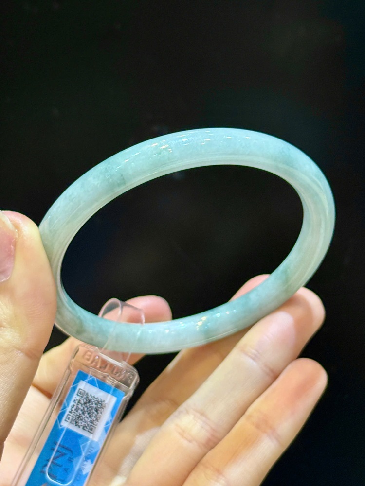 Vòng Liền Bản Đũa Ngọc Phỉ Thuý 58.29mm (Kèm giấy kiểm định PNJ)