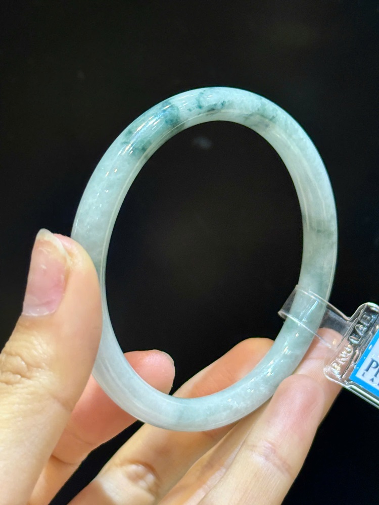 Vòng Liền Bản Đũa Ngọc Phỉ Thuý 58.29mm (Kèm giấy kiểm định PNJ)