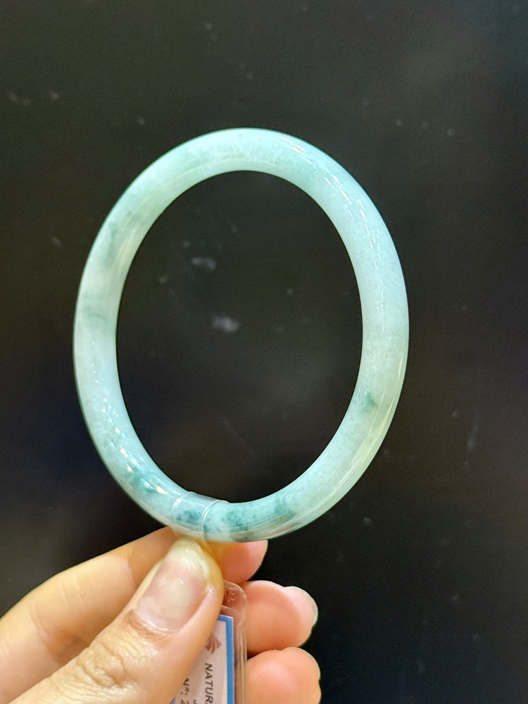 Vòng Liền Bản Đũa Ngọc Phỉ Thuý 58.29mm (Kèm giấy kiểm định PNJ)