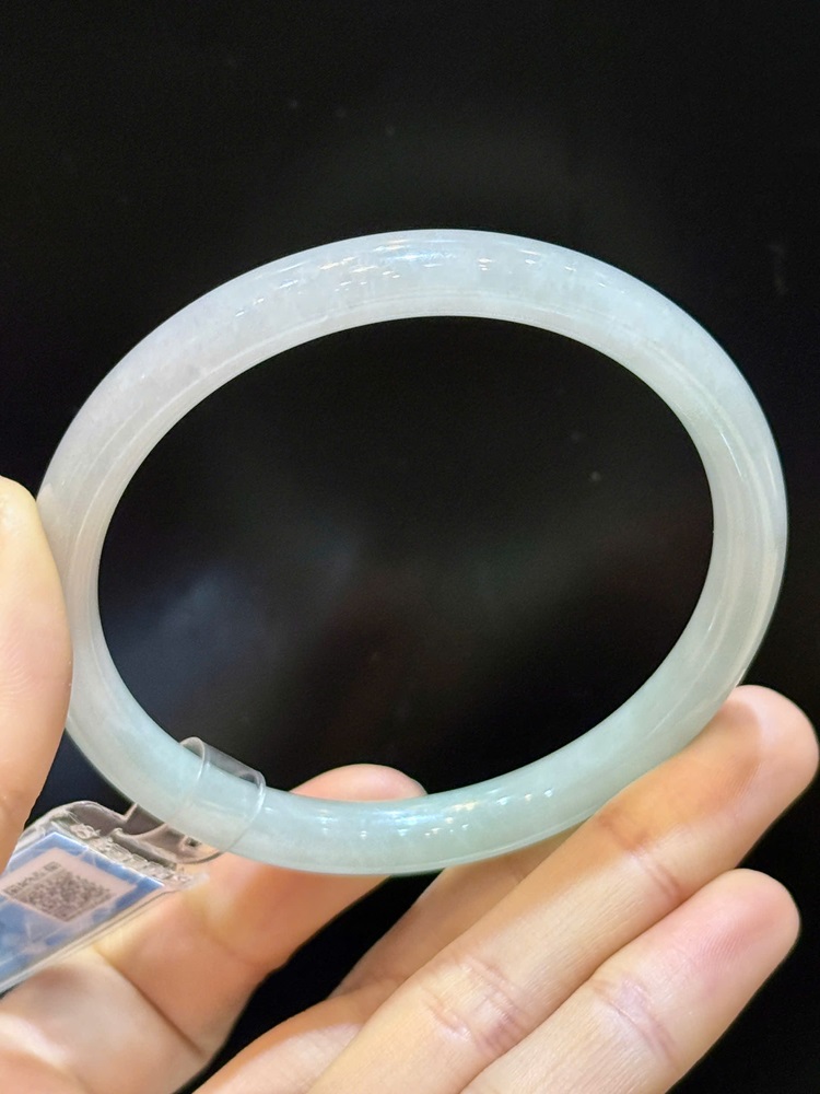 Vòng Liền Bản Đũa Ngọc Phỉ Thuý 59.61mm (Giấy kiểm định PNJ)