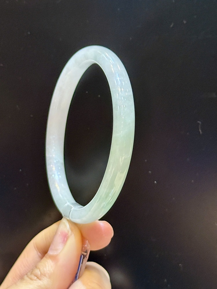 Vòng Liền Bản Đũa Ngọc Phỉ Thuý 59.61mm (Giấy kiểm định PNJ)