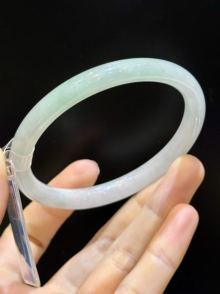 Vòng Liền Bản Đũa Ngọc Phỉ Thuý 59.61mm (Giấy kiểm định PNJ)