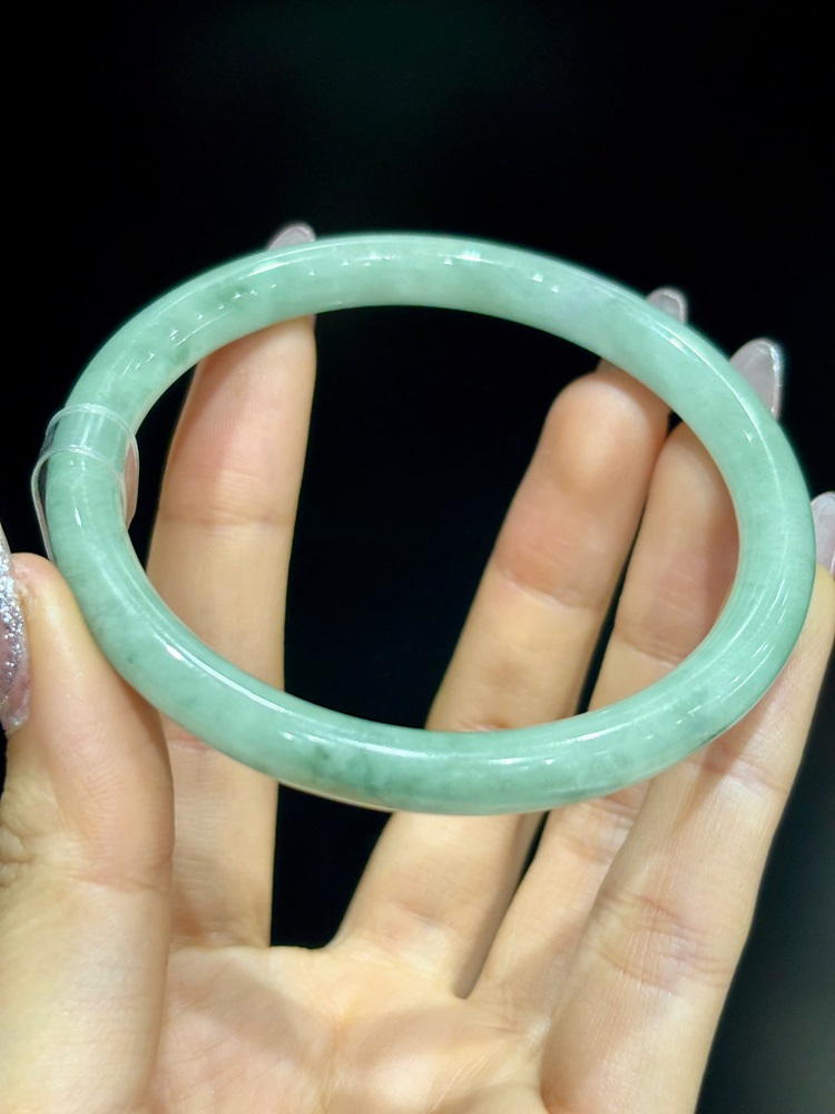 Vòng Liền Bản Đũa Ngọc Phỉ Thuý 60.16mm (Kèm GKĐ PNJ)