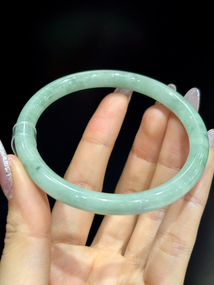 Vòng Liền Bản Đũa Ngọc Phỉ Thuý 60.16mm (Kèm GKĐ PNJ)