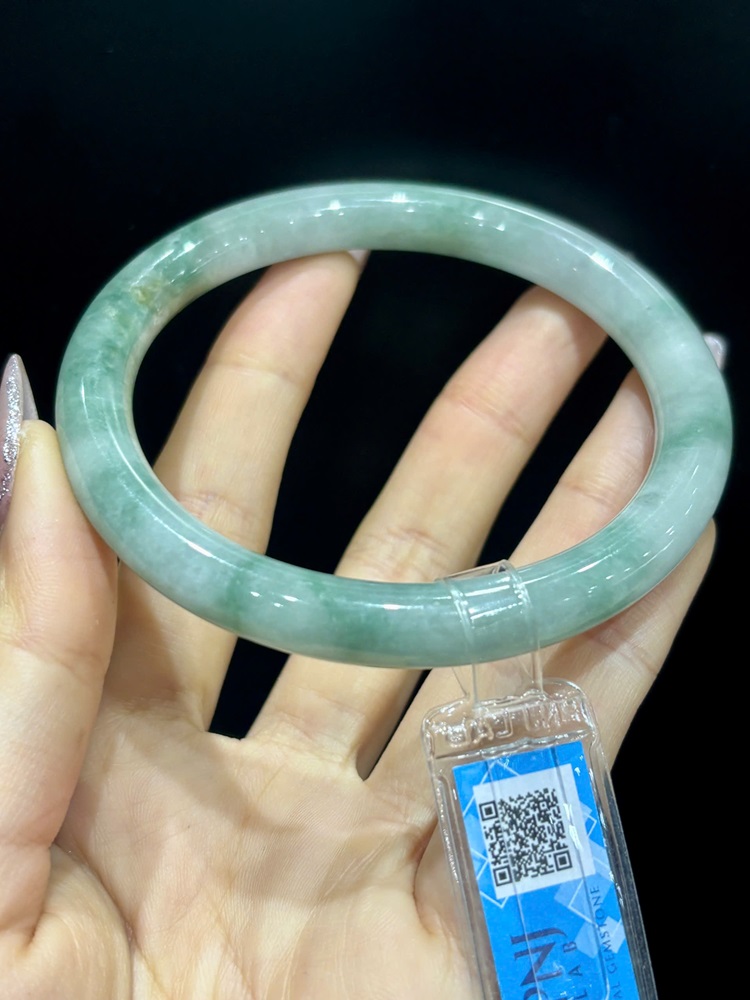 Vòng Liền Bản Đũa Ngọc Phỉ Thuý 63.11mm (Kèm Giấy Kiểm Định)