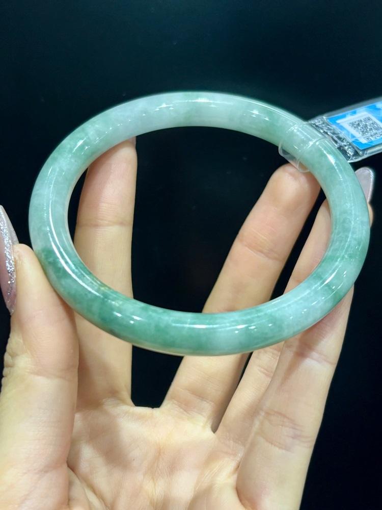 Vòng Liền Bản Đũa Ngọc Phỉ Thuý 63.11mm (Kèm Giấy Kiểm Định)
