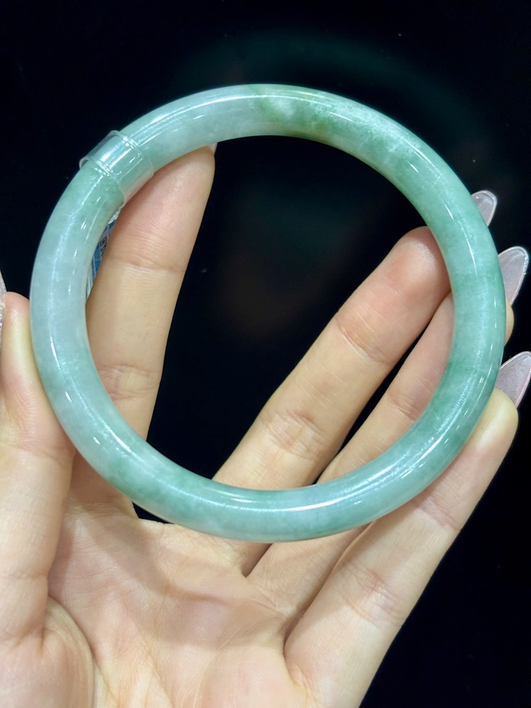 Vòng Liền Bản Đũa Ngọc Phỉ Thuý 63.11mm (Kèm Giấy Kiểm Định)