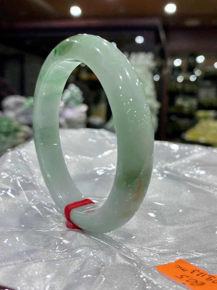 Vòng Liền Bản Hẹ Ngọc Phỉ Thuý 60.5mm (Kèm Giấy Kiểm Định)