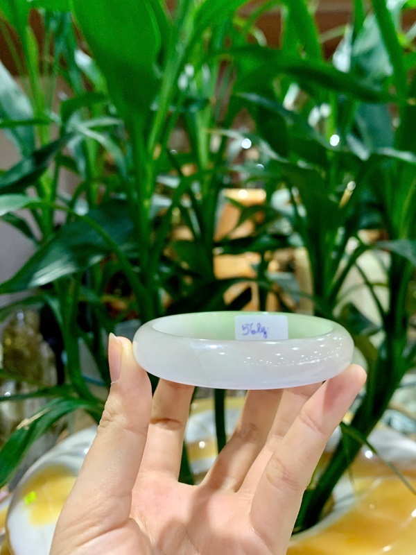 Vòng liền ngọc phỉ thuý 56mm