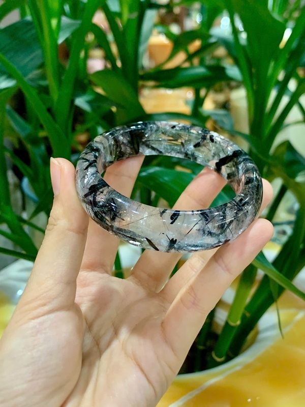 Vòng liền thạch anh tóc đen 57,98ly