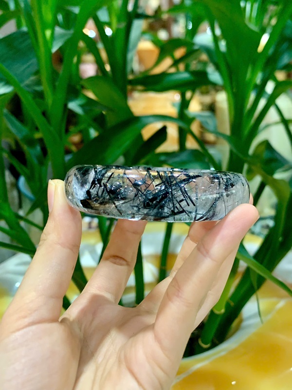 Vòng liền thạch anh tóc đen 57,98ly