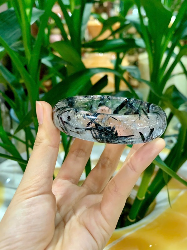 Vòng liền thạch anh tóc đen 57,98ly