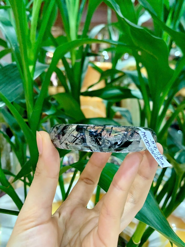 Vòng liền thạch anh tóc đen 57,9ly