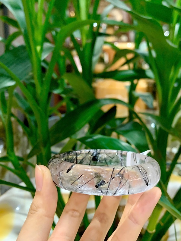 Vòng liền thạch anh tóc đen 58ly