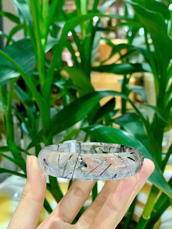 Vòng liền thạch anh tóc đen 58ly