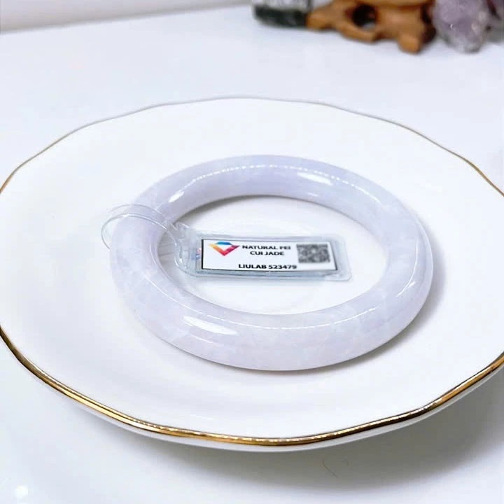 Vòng phỉ thúy type A bạch ngọc phớt tím điểm xanh lý gân trắng ni52-56 (Kèm kđ)