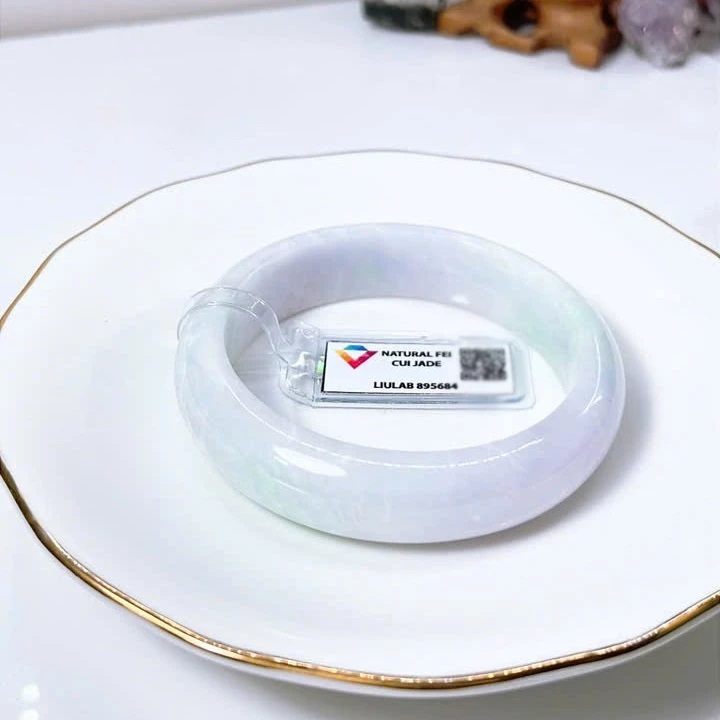 Vòng phỉ thúy type A bạch ngọc phớt tím điểm xanh lý gân trắng ni52-56 (Kèm kđ)