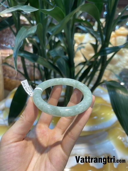 Vòng tay bản liền ngọc phỉ thuý 52mm