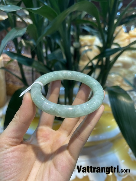 Vòng tay bản liền ngọc phỉ thuý 55mm