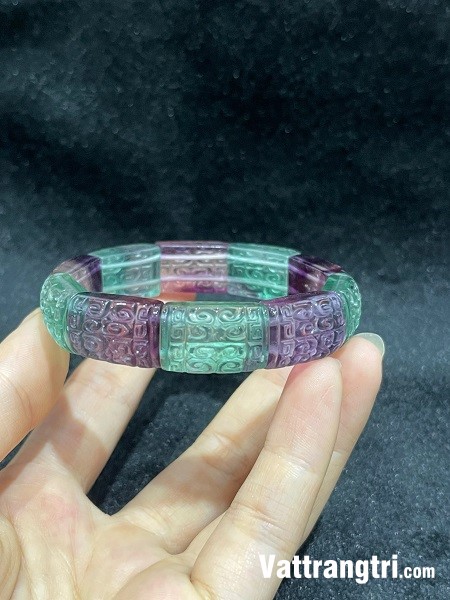 Vòng tay đá quý fluorite hạt khắc hoa văn 13ly