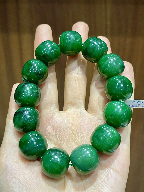 Vòng tay ngọc bích 18ly