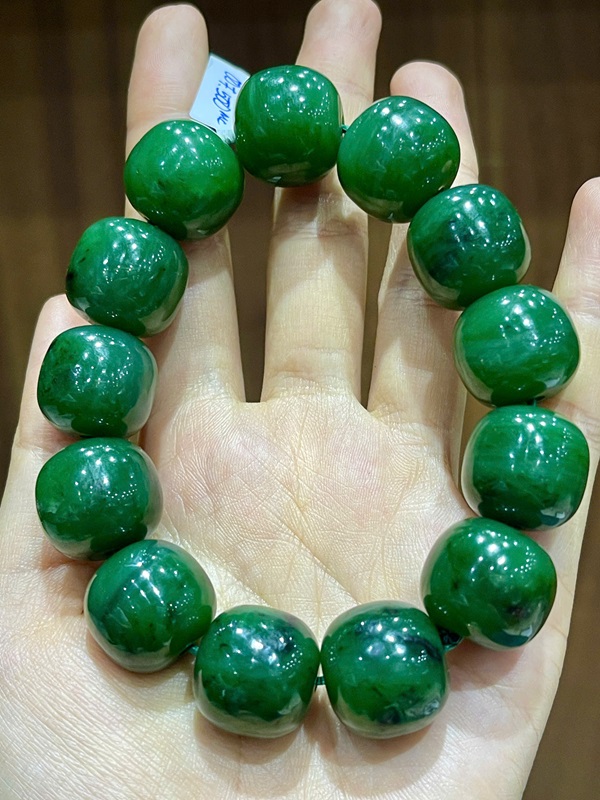 Vòng tay ngọc bích 18ly