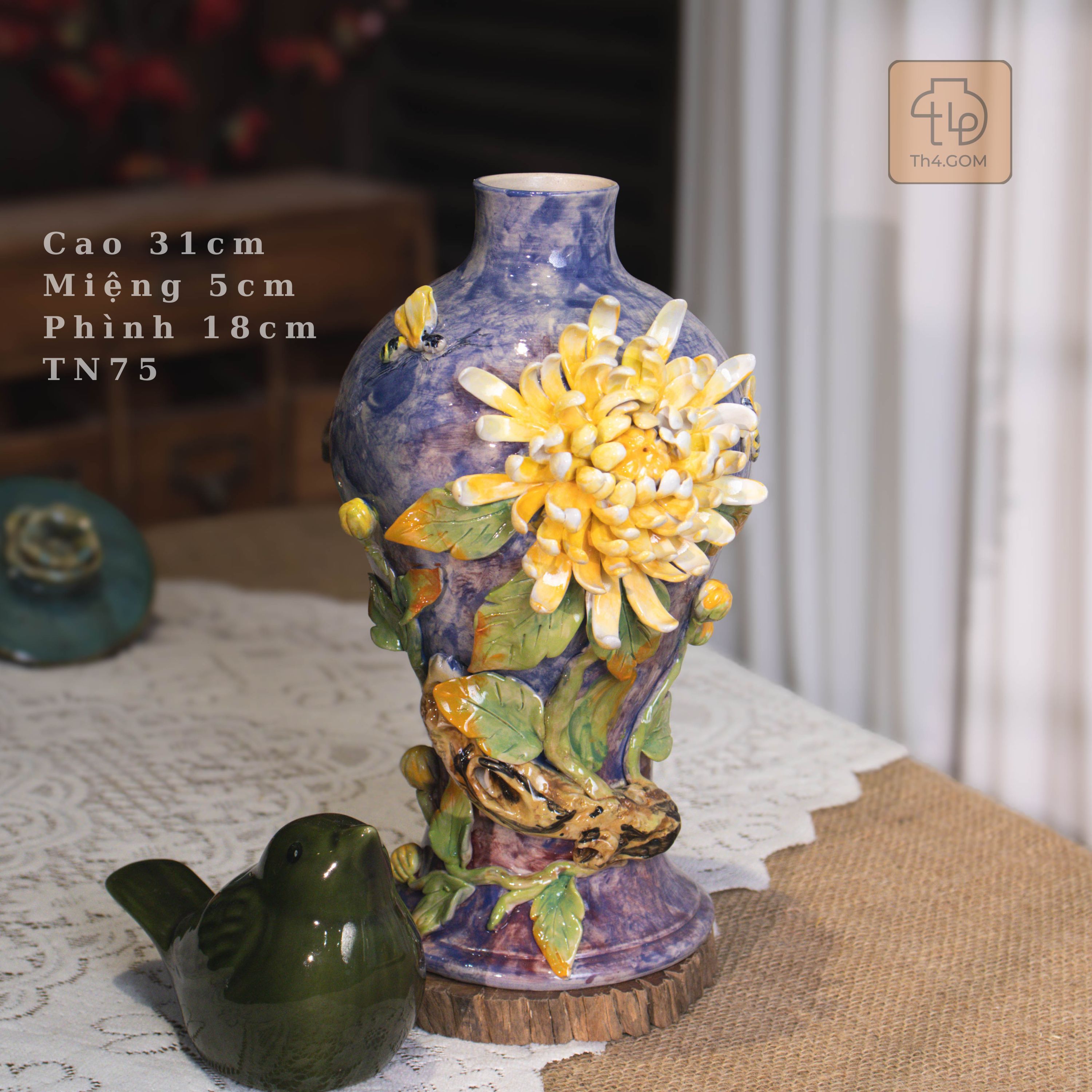 Mai Bình Đắp Hoa Cúc Vuốt Tay Độc Bản - TN75
