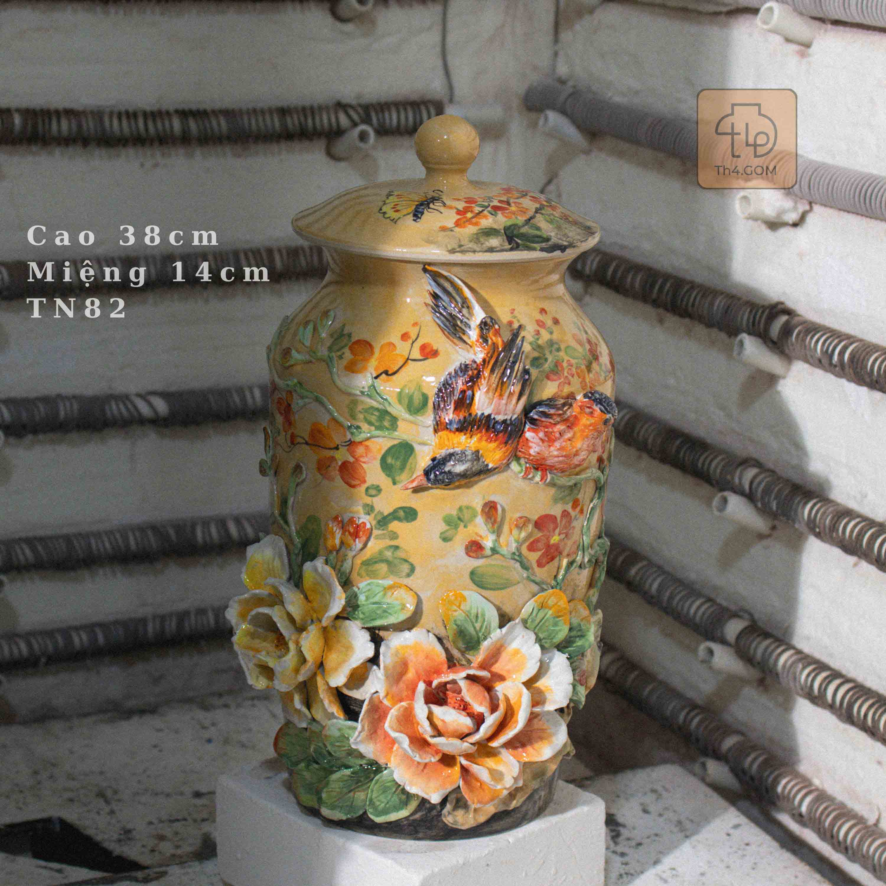 Bình Đắp Hoa Mẫu Đơn Và Đôi Chim Vuốt Tay Độc Bản - TN82