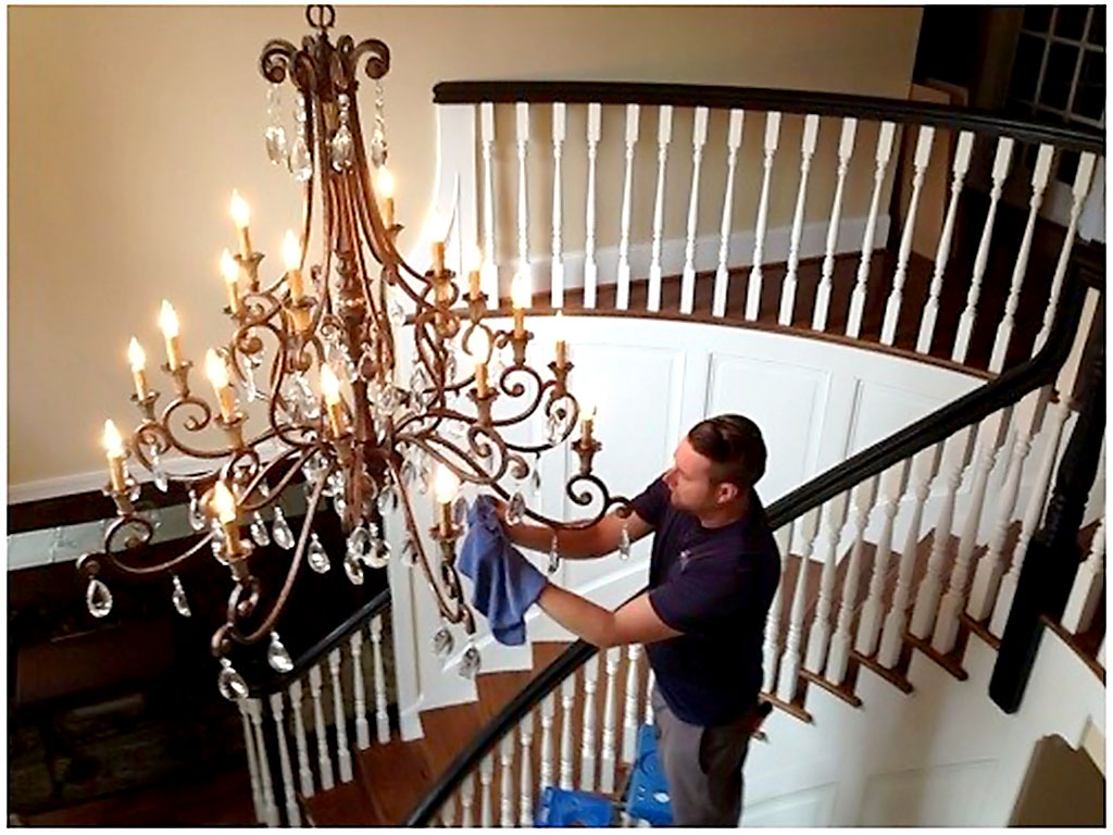 Đèn trang trí Hati - Hướng dẫn cách vệ sinh đèn chùm đơn giản, hiệu quả nhất