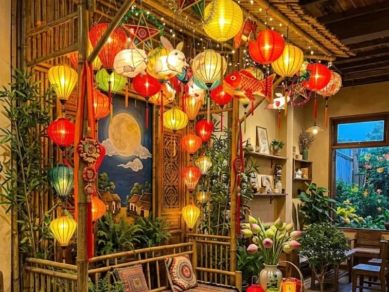 Dùng đèn dây trang trí trung thu quán cafe tạo góc check-in sống ảo