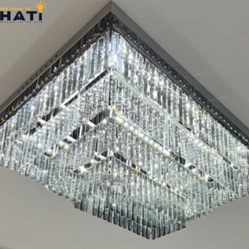 Cận cảnh kết cấu thanh pha lê K9 và khung mâm đèn ốp trần chữ nhật