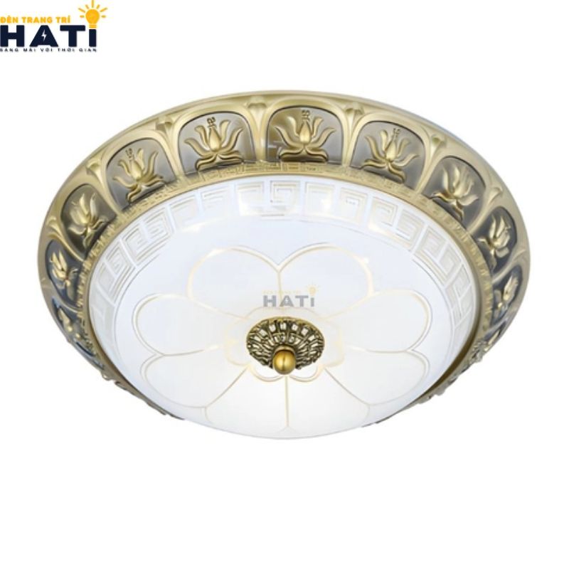 Mẫu đèn ốp trần tân cổ điển viền mạ vàng đồng lắp đặt tại phòng khách trang trọng