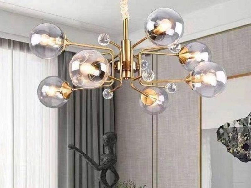 Mẫu đèn phòng khách hiện đại dáng đèn chùm thanh mảnh sang trọng