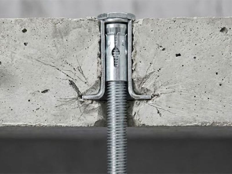 Kỹ thuật khoan cấy ty ren gia cố khi lắp đèn chùm trần thạch cao an toàn