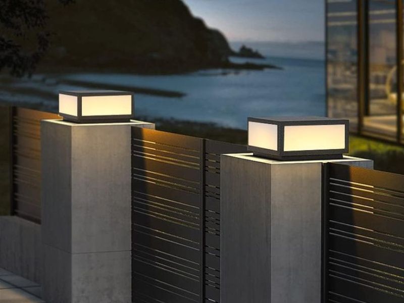 Lắp đặt đèn trụ cổng đồng đúc cân đối bề thế cho biệt thự sang trọng