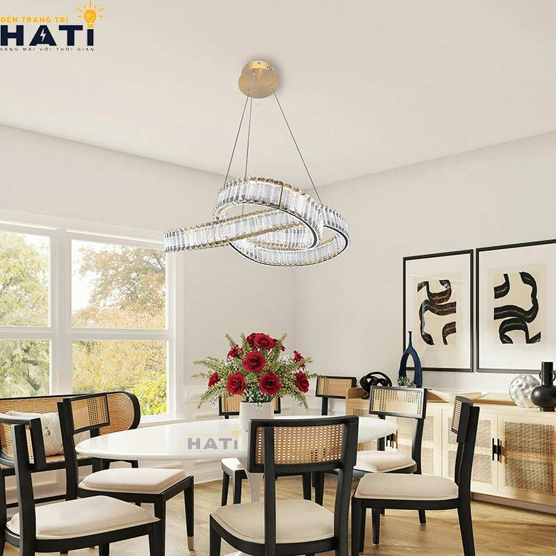 Trong bài viết này, chúng ta sẽ khám phá những mẫu đèn thả đẹp, các tiêu chí để lựa chọn đèn thả phù hợp và cách bố trí đèn thả để tối ưu hóa không gian sống.