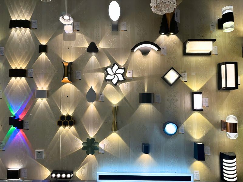 Kinh nghiệm chọn địa chỉ mua đèn trang trí uy tín TP HCM có showroom trưng bày thực tế
