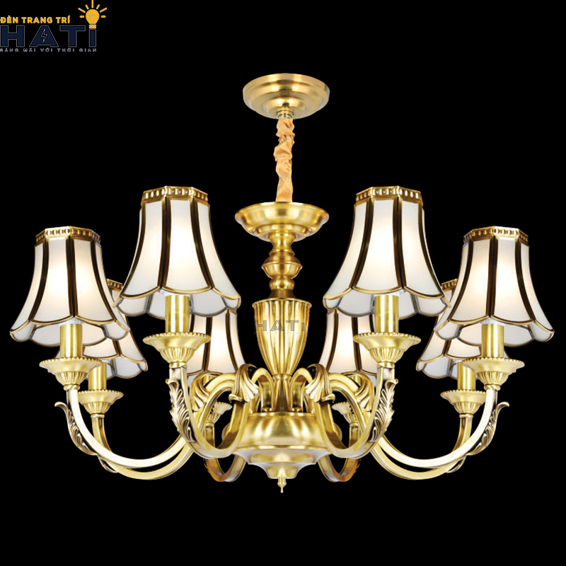 Bố cục đối xứng tâm thanh lịch của Đèn chùm đồng nguyên chất Diligent 6 bóng ánh kim sang trọng mang lại độ thông thoáng cho trần phòng khách căn hộ