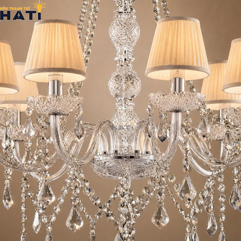Cơ cấu khóa khớp ngàm đúc gia cường của mẫu đèn chùm pha lê Areca triệt tiêu rung lắc cơ học và bảo đảm an toàn trần thạch cao