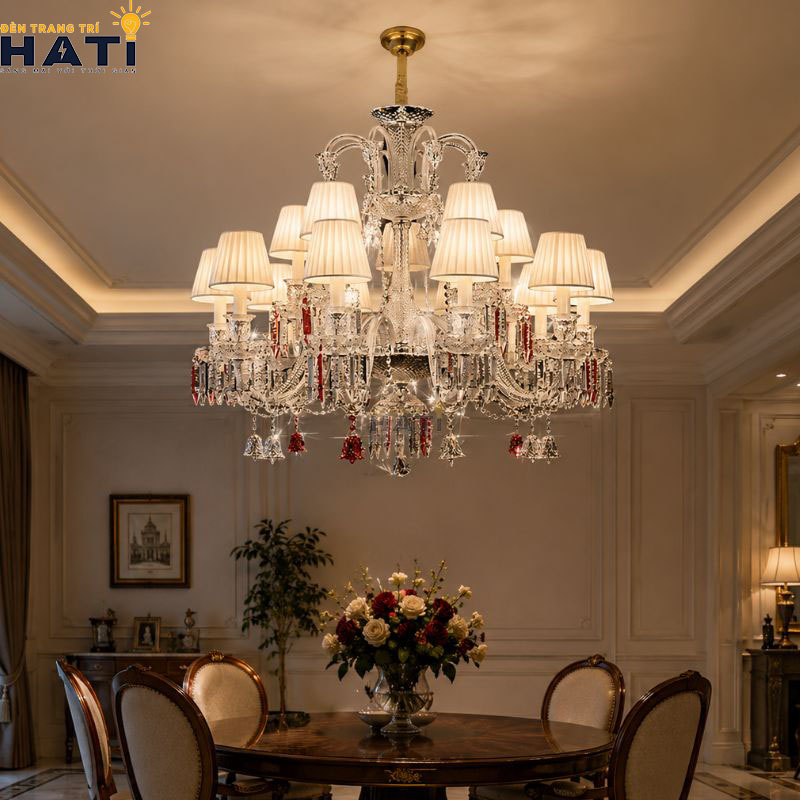 Diện mạo vương giả và cân đối của Đèn chùm pha lê Bany màu vàng champagne tạo điểm nhấn quý phái cho không gian biệt thự