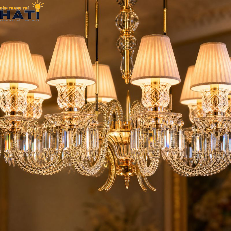 Khớp nối ngàm ren cơ khí CNC và tay uốn lượn đèn chùm tân cổ điển Slony 10 bóng giữ độ cân bằng tĩnh vững chãi tuyệt đối cho toàn bộ giàn đèn