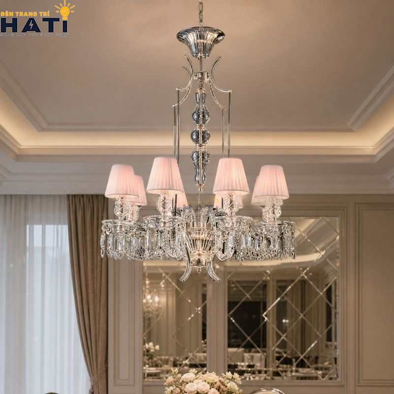 Diện mạo vương giả và cân đối của Đèn chùm pha lê Slony 8 bóng màu nâu đồng giả cổ tạo điểm nhấn quý phái cho không gian biệt thự