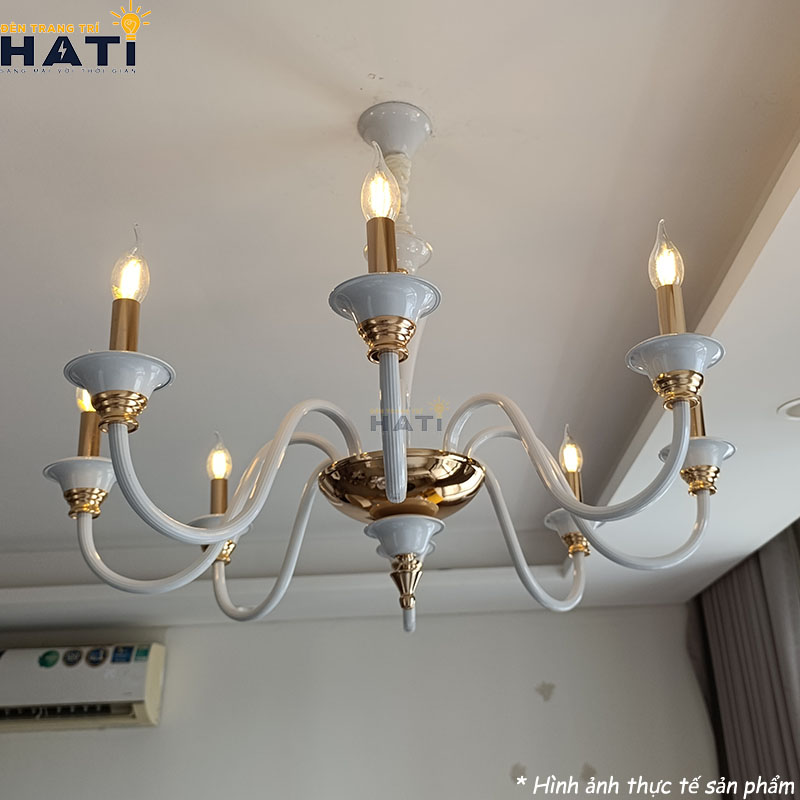 Cận cảnh chao hoa thủy tinh mờ gia nhiệt phiên bản Đèn chùm tân cổ điển Basic chuẩn đui xoay E27 giúp làm mềm quang thông và triệt tiêu góc chói lóa trực diện