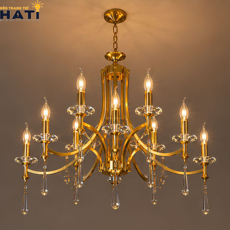 Cận cảnh chao hoa thủy tinh và đường nét tay uốn cong đèn chùm Creati 10 bóng