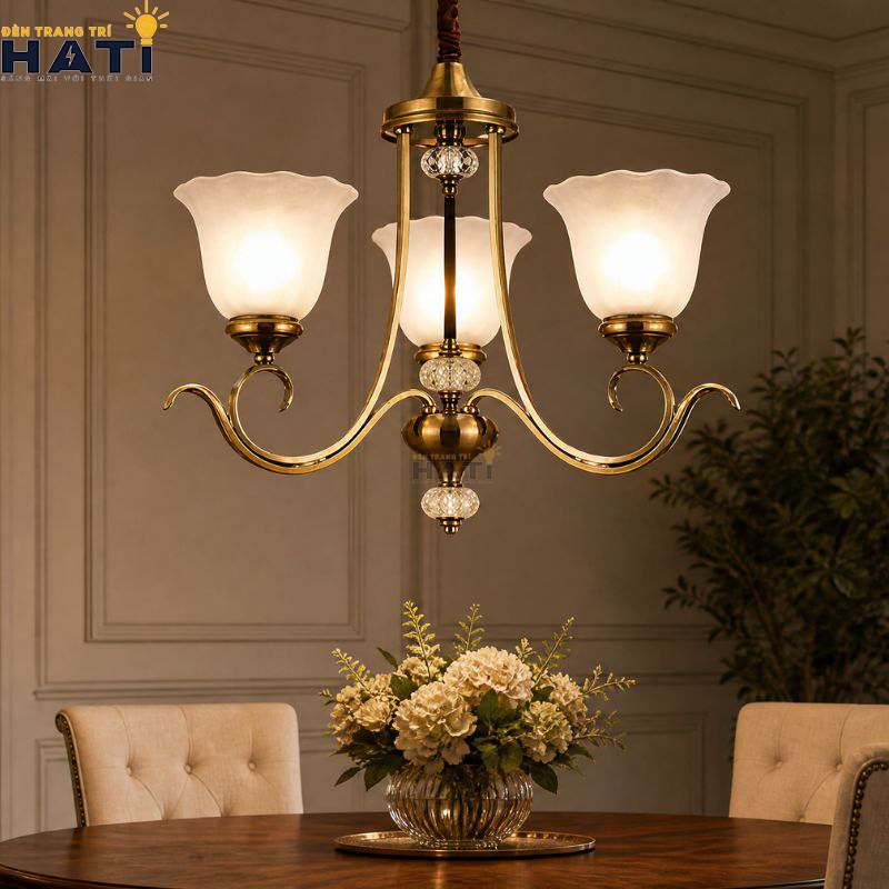 Cận cảnh chao hoa thủy tinh mờ gia nhiệt phiên bản Đèn chùm tân cổ điển Gloomy 3 bóng chuẩn đui xoay E27 giúp làm mềm quang thông và triệt tiêu góc chói lóa trực diện
