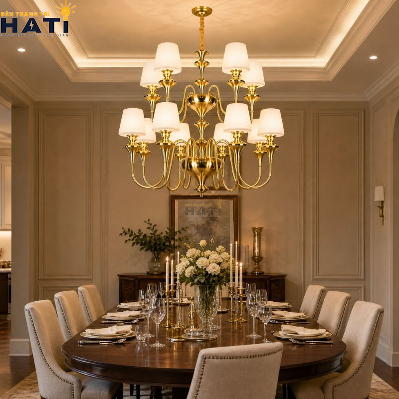 Cận cảnh chao hoa thủy tinh mờ gia nhiệt mẫu đèn chùm tân cổ điển Respon 8+4 bóng giúp làm mềm quang thông và triệt tiêu góc chói lóa trực diện