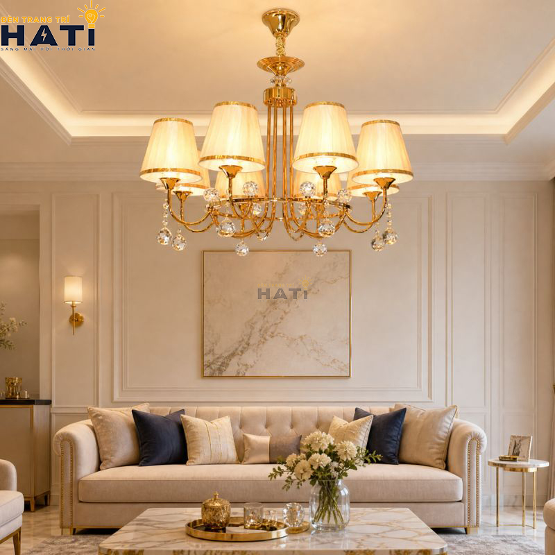 Cận cảnh chao hoa thủy tinh mờ gia nhiệt mẫu đèn chùm tân cổ điển Wety 8 bóng hướng luồng sáng gián tiếp lên trần thạch cao bảo vệ thị lực