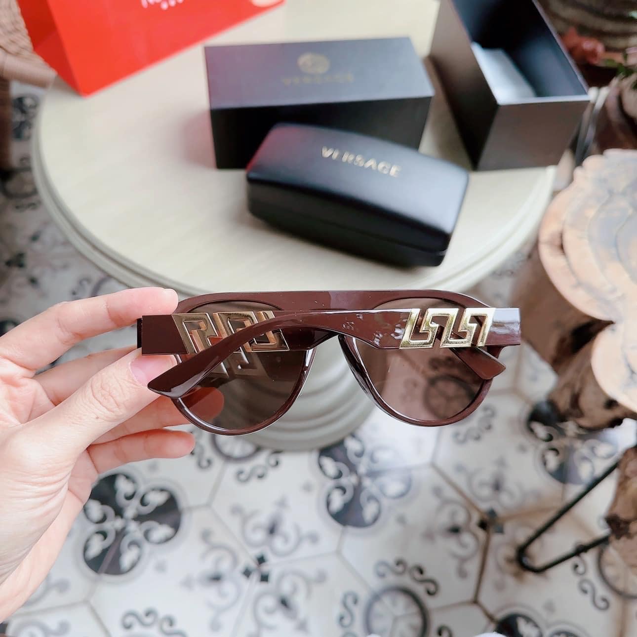 Kính nâu Versace