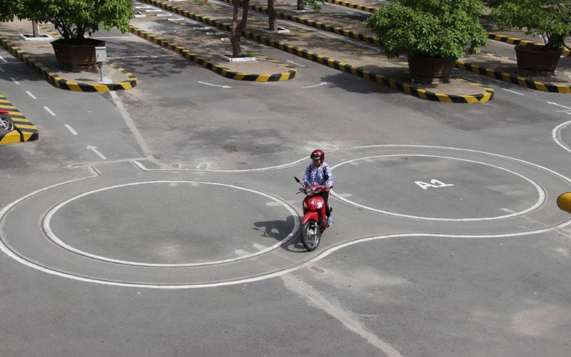 17 tuổi có được thi bằng lái xe máy không